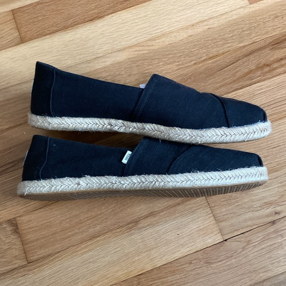 TOMS Black Espadrille Flats - Black - Size 10 - Picture 4 of 6
